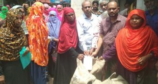 বাগমারা ঝিকরায় পুরাতন সুবিধাভোগীদের মাঝেই ভিডিব্লিউবির চাল বিতরণ